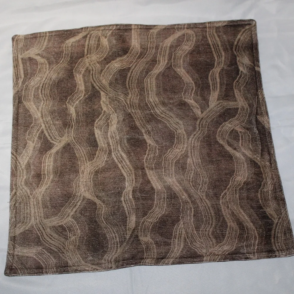 West Elm Textured Pillow Cover. Sz. 20